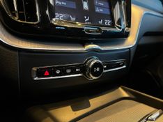 Volvo XC60 T-5 R-DESIGN 2.0 AWD 5p 2018/2018 CONCEPT MOTORS PASSO FUNDO / Carros no Vale