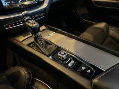 Volvo XC60 T-5 R-DESIGN 2.0 AWD 5p 2018/2018 CONCEPT MOTORS PASSO FUNDO / Carros no Vale