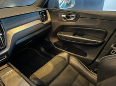 Volvo XC60 T-5 R-DESIGN 2.0 AWD 5p 2018/2018 CONCEPT MOTORS PASSO FUNDO / Carros no Vale