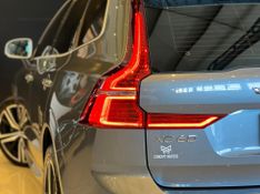Volvo XC60 T-5 R-DESIGN 2.0 AWD 5p 2018/2018 CONCEPT MOTORS PASSO FUNDO / Carros no Vale