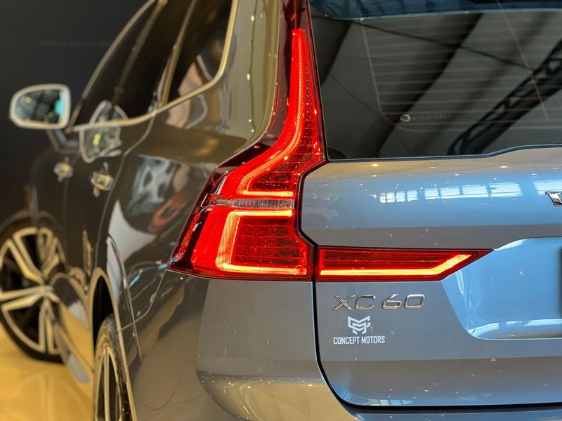 Volvo XC60 T-5 R-DESIGN 2.0 AWD 5p 2018/2018 CONCEPT MOTORS PASSO FUNDO / Carros no Vale