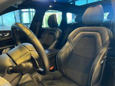 Volvo XC60 T-5 R-DESIGN 2.0 AWD 5p 2018/2018 CONCEPT MOTORS PASSO FUNDO / Carros no Vale