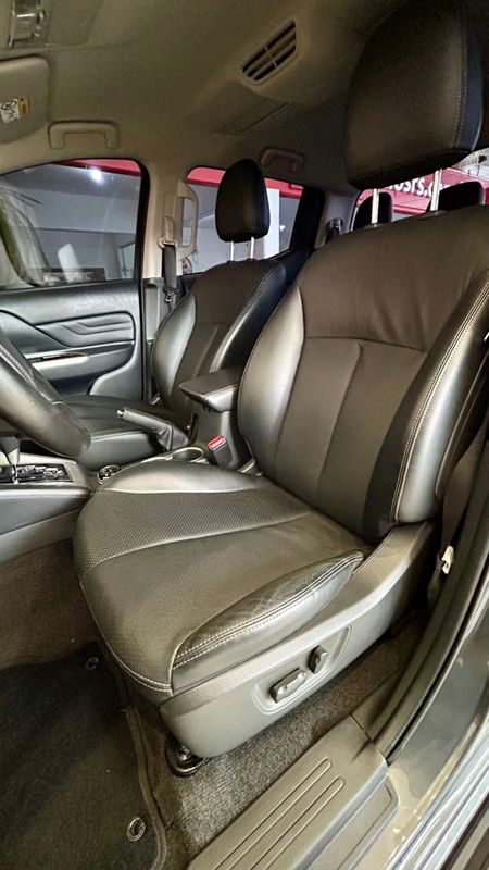 Mitsubishi L200 Triton Sport HPE-S 2.4 CD Dies 2024/2025 PC VEÍCULOS SANTA CRUZ DO SUL / Carros no Vale