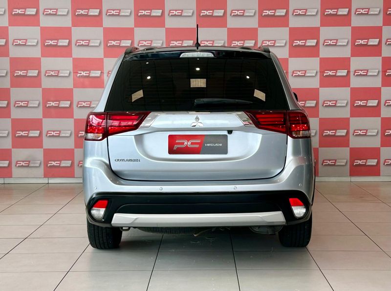 Mitsubishi OUTLANDER 2.0 16V 160cv 2015/2016 PC VEÍCULOS SANTA CRUZ DO SUL / Carros no Vale