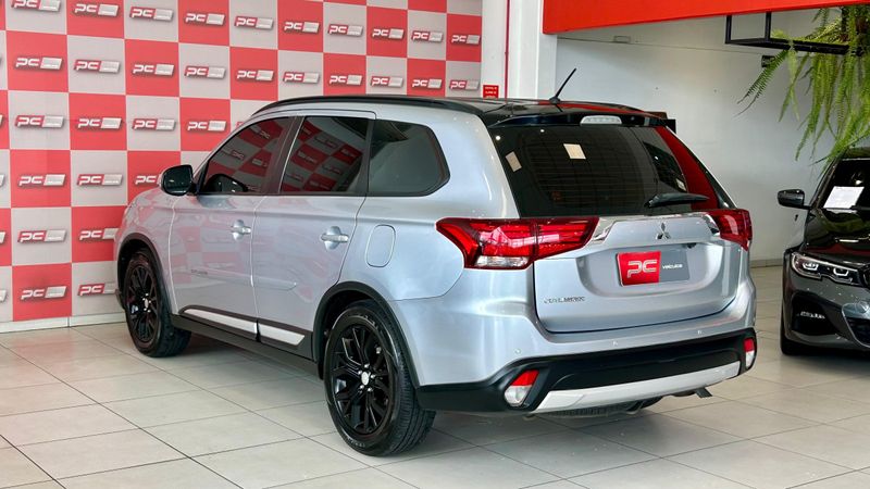Mitsubishi OUTLANDER 2.0 16V 160cv 2015/2016 PC VEÍCULOS SANTA CRUZ DO SUL / Carros no Vale