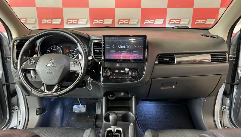Mitsubishi OUTLANDER 2.0 16V 160cv 2015/2016 PC VEÍCULOS SANTA CRUZ DO SUL / Carros no Vale