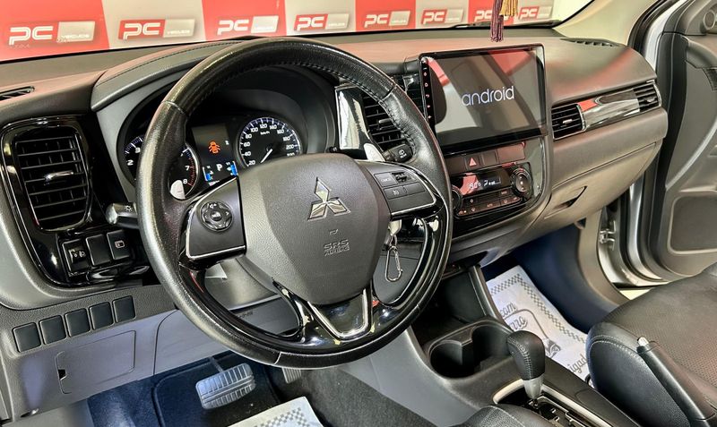 Mitsubishi OUTLANDER 2.0 16V 160cv 2015/2016 PC VEÍCULOS SANTA CRUZ DO SUL / Carros no Vale