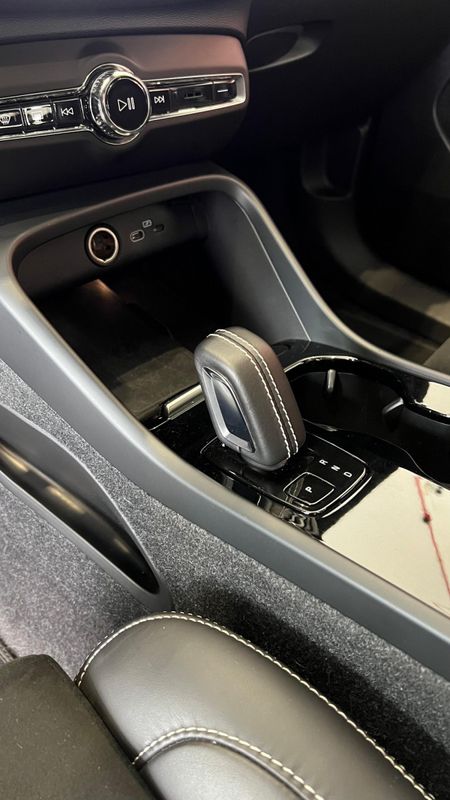 Volvo XC 40 Pure (Elétrico) 2021/2022 PC VEÍCULOS SANTA CRUZ DO SUL / Carros no Vale