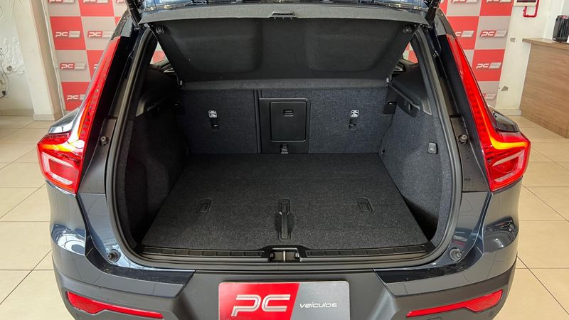 Volvo XC 40 Pure (Elétrico) 2021/2022 PC VEÍCULOS SANTA CRUZ DO SUL / Carros no Vale