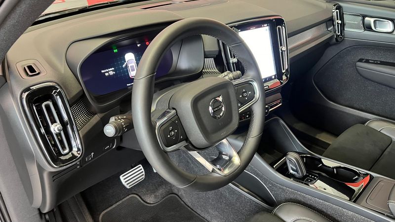 Volvo XC 40 Pure (Elétrico) 2021/2022 PC VEÍCULOS SANTA CRUZ DO SUL / Carros no Vale