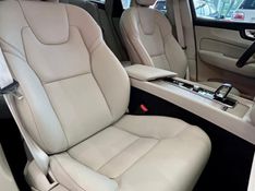 Volvo XC 60 T-8 Plus 2.0 AWD (Híbrido) 2023/2024 PC VEÍCULOS SANTA CRUZ DO SUL / Carros no Vale