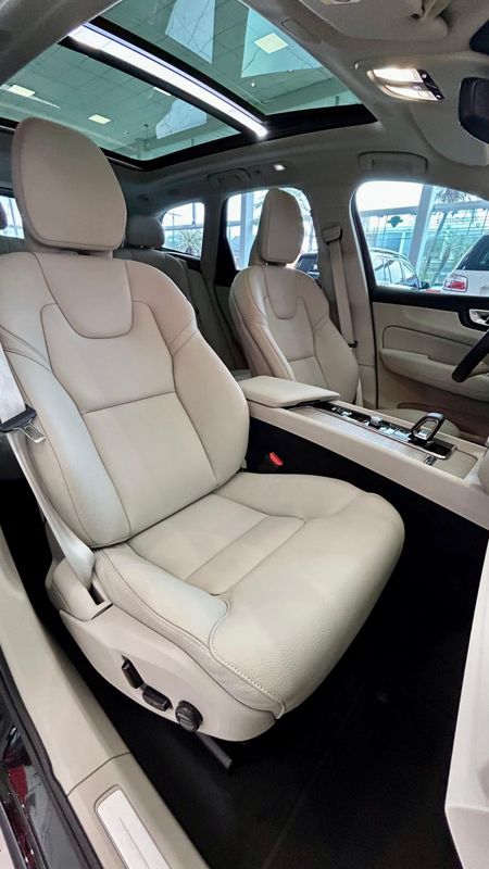Volvo XC 60 T-8 Plus 2.0 AWD (Híbrido) 2023/2024 PC VEÍCULOS SANTA CRUZ DO SUL / Carros no Vale