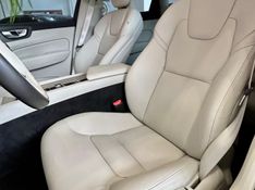 Volvo XC 60 T-8 Plus 2.0 AWD (Híbrido) 2023/2024 PC VEÍCULOS SANTA CRUZ DO SUL / Carros no Vale