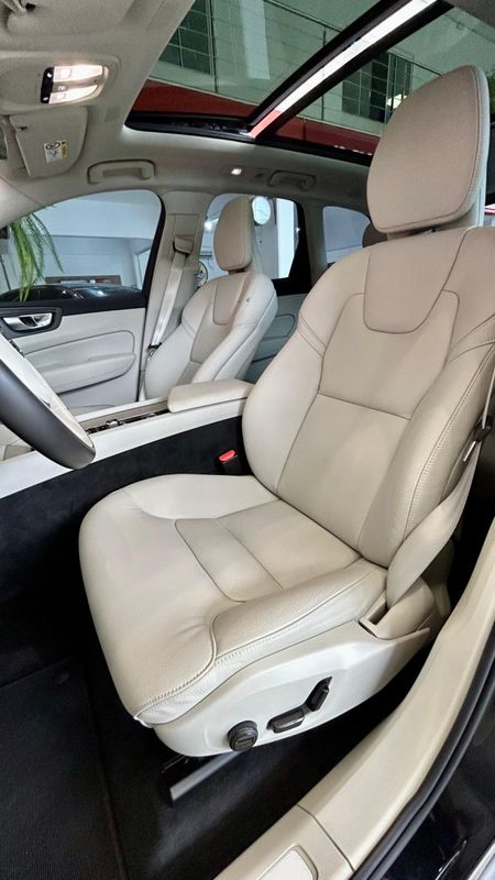 Volvo XC 60 T-8 Plus 2.0 AWD (Híbrido) 2023/2024 PC VEÍCULOS SANTA CRUZ DO SUL / Carros no Vale