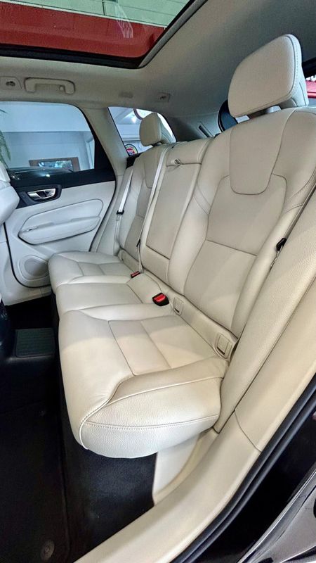 Volvo XC 60 T-8 Plus 2.0 AWD (Híbrido) 2023/2024 PC VEÍCULOS SANTA CRUZ DO SUL / Carros no Vale
