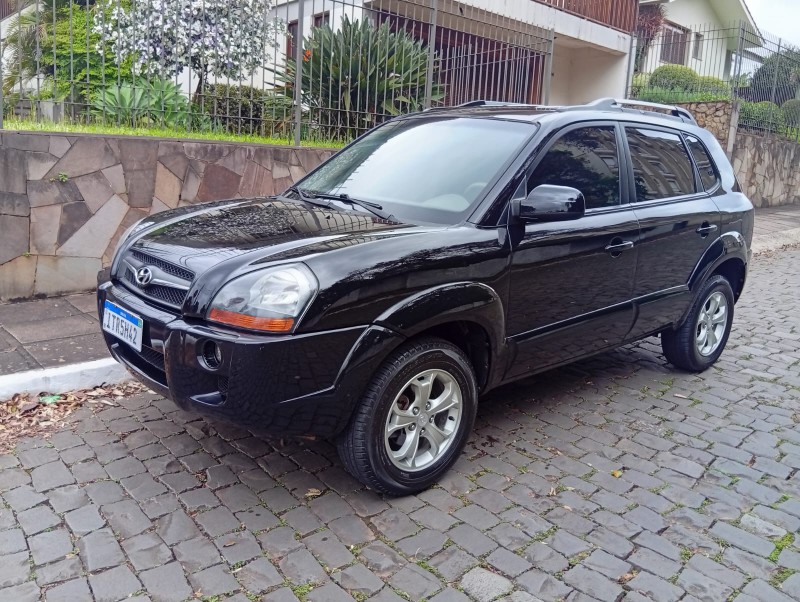 HYUNDAI TUCSON 2.0 GLS 2012/2013 ALTERNATIVA VEÍCULOS LAJEADO / Carros no Vale