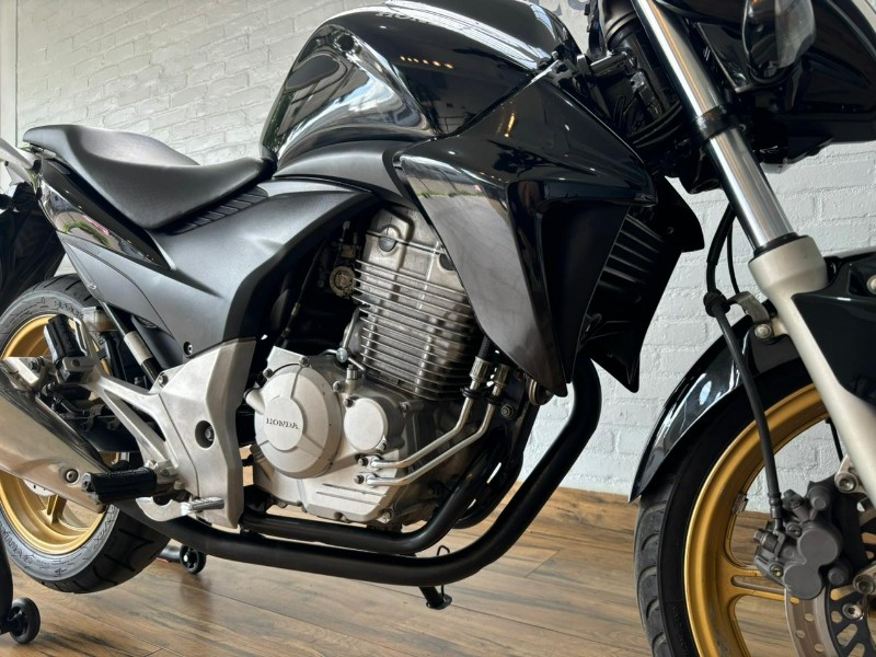 HONDA MOTOS CB 300R /2015 RT 811 VEÍCULOS ARROIO DO MEIO / Carros no Vale HONDA MOTOS CB 300R /2015 RT 811 VEÍCULOS ARROIO DO MEIO / Carros no Vale