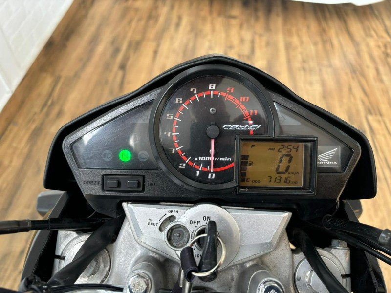 HONDA MOTOS CB 300R /2015 RT 811 VEÍCULOS ARROIO DO MEIO / Carros no Vale HONDA MOTOS CB 300R /2015 RT 811 VEÍCULOS ARROIO DO MEIO / Carros no Vale