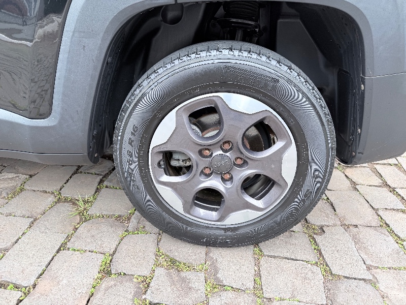 JEEP RENEGADE 1.8 16V FLEX SPORT 4P AUTOMÁTICO 2016/2016 ELY AUTOMÓVEIS LAJEADO / Carros no Vale