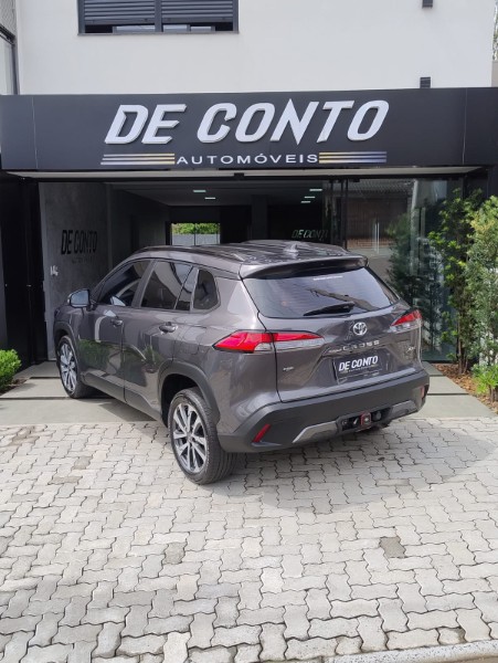 TOYOTA COROLLA CROSS XRE /2022 DE CONTO AUTOMÓVEIS SARANDI / Carros no Vale