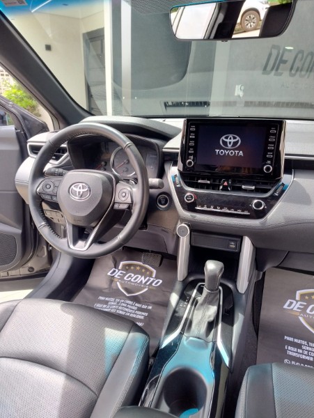 TOYOTA COROLLA CROSS XRE /2022 DE CONTO AUTOMÓVEIS SARANDI / Carros no Vale