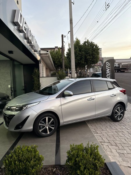 TOYOTA YARIS 1.5 XLS /2020 DE CONTO AUTOMÓVEIS SARANDI / Carros no Vale