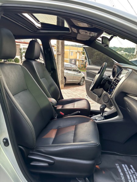 TOYOTA YARIS 1.5 XLS /2020 DE CONTO AUTOMÓVEIS SARANDI / Carros no Vale