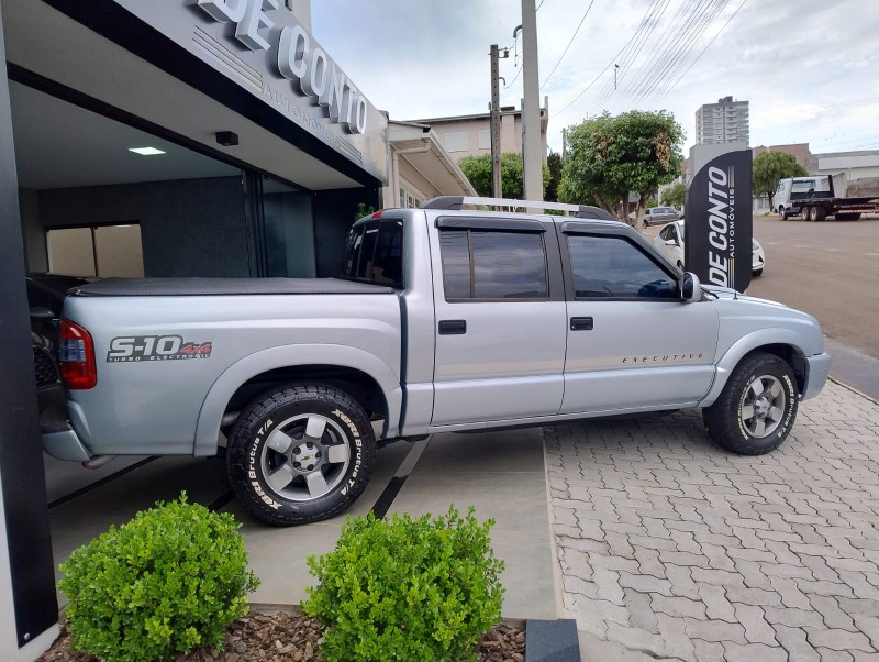 CHEVROLET S10 2.8 EXECUTIVE 4X4 12V /2011 DE CONTO AUTOMÓVEIS SARANDI / Carros no Vale