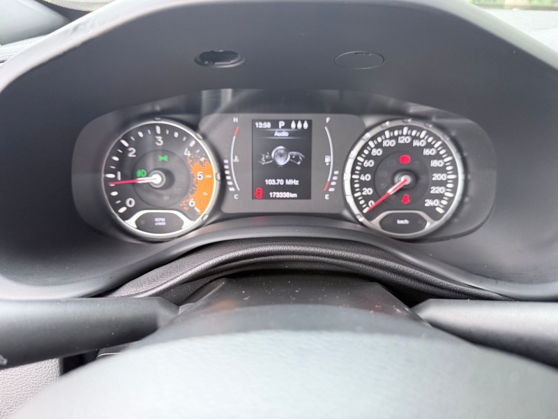 JEEP RENEGADE 2.0 16V TURBO DIESEL LONGITUDE 4P 4X4 AUTOMÁTICO 2019/2019 ELY AUTOMÓVEIS LAJEADO / Carros no Vale