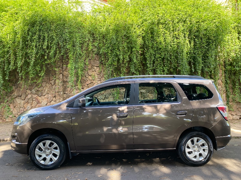 CHEVROLET SPIN LTZ 1.8 2015/2016 ESTAÇÃO DO CARRO ESTRELA / Carros no Vale
