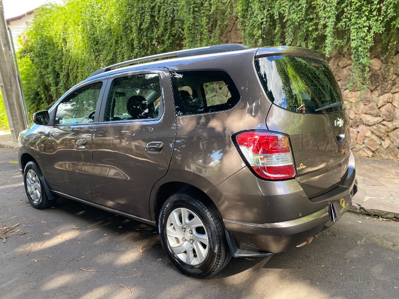 CHEVROLET SPIN LTZ 1.8 2015/2016 ESTAÇÃO DO CARRO ESTRELA / Carros no Vale