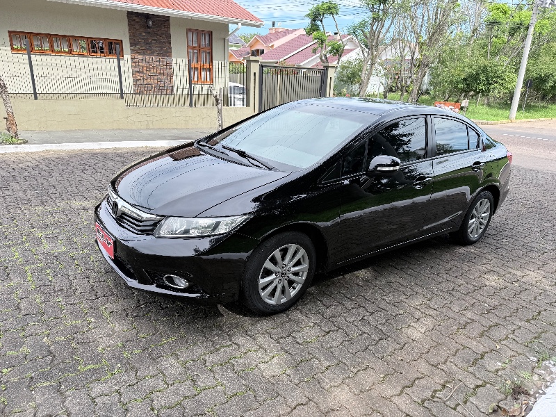 HONDA CIVIC 2.0 LXR 16V FLEX 4P AUTOMÁTICO 2014/2014 ELY AUTOMÓVEIS LAJEADO / Carros no Vale