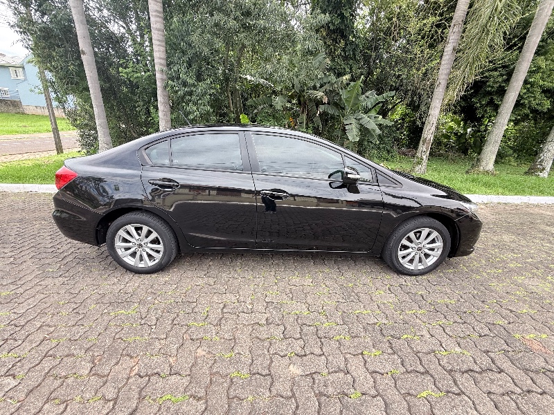 HONDA CIVIC 2.0 LXR 16V FLEX 4P AUTOMÁTICO 2014/2014 ELY AUTOMÓVEIS LAJEADO / Carros no Vale