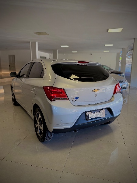 CHEVROLET ONIX 1.4 LTZ 8V 2016/2017 MALAGGI VEÍCULOS ENCANTADO / Carros no Vale