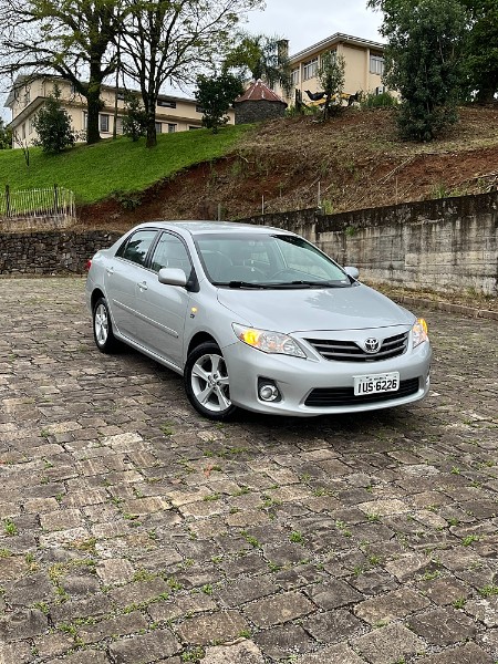 TOYOTA COROLLA 1.8 GLI 16V FLEX 4P MANUAL 2014/2014 BOSCO AUTOMÓVEIS GUAPORÉ / Carros no Vale