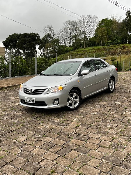 TOYOTA COROLLA 1.8 GLI 16V FLEX 4P MANUAL 2014/2014 BOSCO AUTOMÓVEIS GUAPORÉ / Carros no Vale