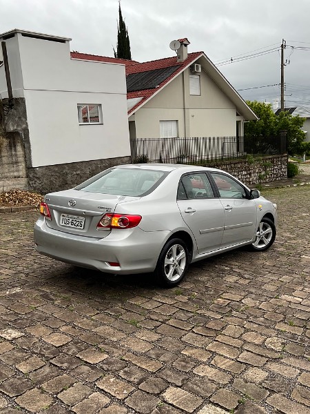 TOYOTA COROLLA 1.8 GLI 16V FLEX 4P MANUAL 2014/2014 BOSCO AUTOMÓVEIS GUAPORÉ / Carros no Vale