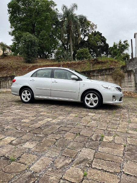 TOYOTA COROLLA 1.8 GLI 16V FLEX 4P MANUAL 2014/2014 BOSCO AUTOMÓVEIS GUAPORÉ / Carros no Vale