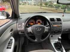 TOYOTA COROLLA 1.8 GLI 16V FLEX 4P MANUAL 2014/2014 BOSCO AUTOMÓVEIS GUAPORÉ / Carros no Vale