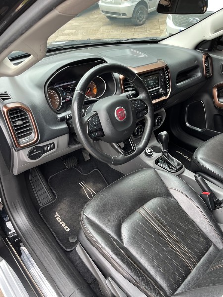FIAT TORO 2.0 16V TURBO DIESEL VOLCANO 4WD AUTOMÁTICO 2018/2018 BOSCO AUTOMÓVEIS GUAPORÉ / Carros no Vale