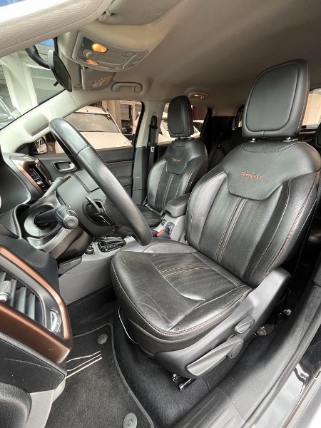 FIAT TORO 2.0 16V TURBO DIESEL VOLCANO 4WD AUTOMÁTICO 2018/2018 BOSCO AUTOMÓVEIS GUAPORÉ / Carros no Vale