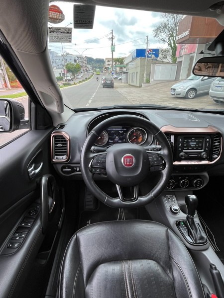 FIAT TORO 2.0 16V TURBO DIESEL VOLCANO 4WD AUTOMÁTICO 2018/2018 BOSCO AUTOMÓVEIS GUAPORÉ / Carros no Vale
