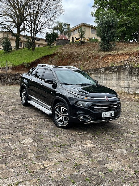 FIAT TORO 2.0 16V TURBO DIESEL VOLCANO 4WD AUTOMÁTICO 2018/2018 BOSCO AUTOMÓVEIS GUAPORÉ / Carros no Vale