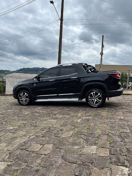 FIAT TORO 2.0 16V TURBO DIESEL VOLCANO 4WD AUTOMÁTICO 2018/2018 BOSCO AUTOMÓVEIS GUAPORÉ / Carros no Vale
