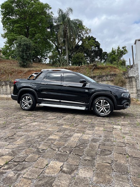 FIAT TORO 2.0 16V TURBO DIESEL VOLCANO 4WD AUTOMÁTICO 2018/2018 BOSCO AUTOMÓVEIS GUAPORÉ / Carros no Vale