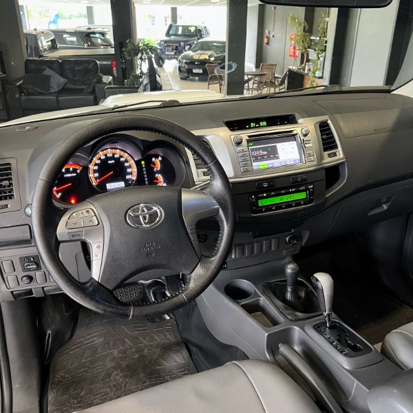TOYOTA HILUX 3.0 SRV 4X4 CD 16V TURBO 2013/2013 JOÃO CARROS MULTIMARCAS GUAPORÉ / Carros no Vale