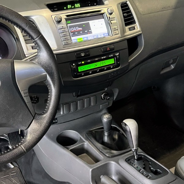 TOYOTA HILUX 3.0 SRV 4X4 CD 16V TURBO 2013/2013 JOÃO CARROS MULTIMARCAS GUAPORÉ / Carros no Vale