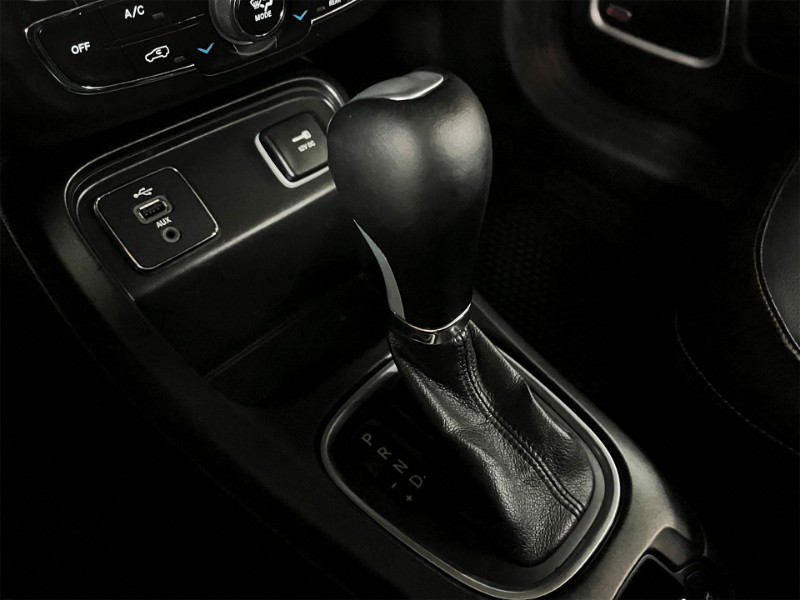 JEEP COMPASS 2.0 LONGITUDE 2017/2018 DUARTE VEÍCULOS PORTO ALEGRE / Carros no Vale