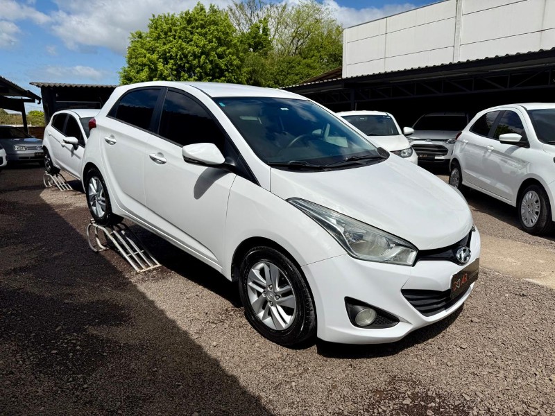 HYUNDAI HB20 1.6 PREMIUM 16V FLEX 4P MANUAL 2012/2013 AR MULTIMARCAS VENÂNCIO AIRES / Carros no Vale