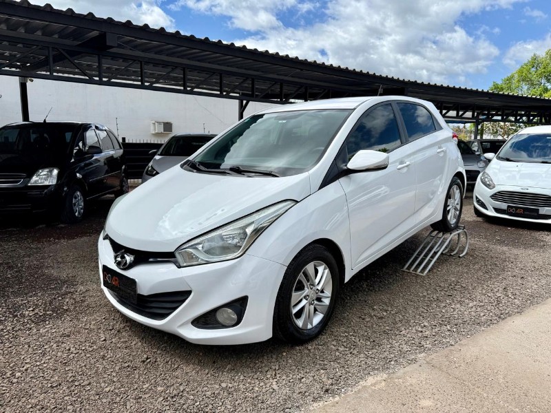 HYUNDAI HB20 1.6 PREMIUM 16V FLEX 4P MANUAL 2012/2013 AR MULTIMARCAS VENÂNCIO AIRES / Carros no Vale